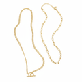 Dubbele gouden ketting witte achtergrond
